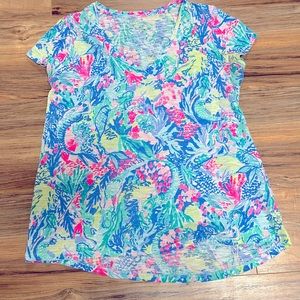 Size Xsmall Lilly Pulitzer v neck tshirt